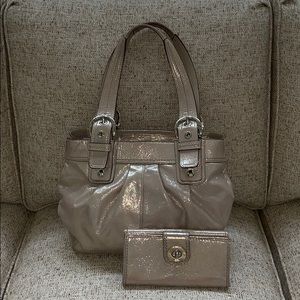 OFFERS WELCOME! STUNNING COACH PURSE W WALLET!